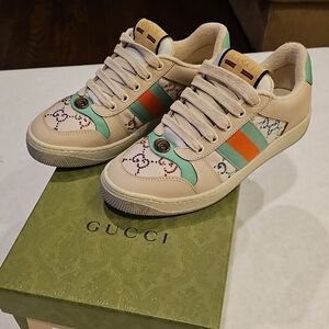 Gucci Women's Beige and Green Sneakers